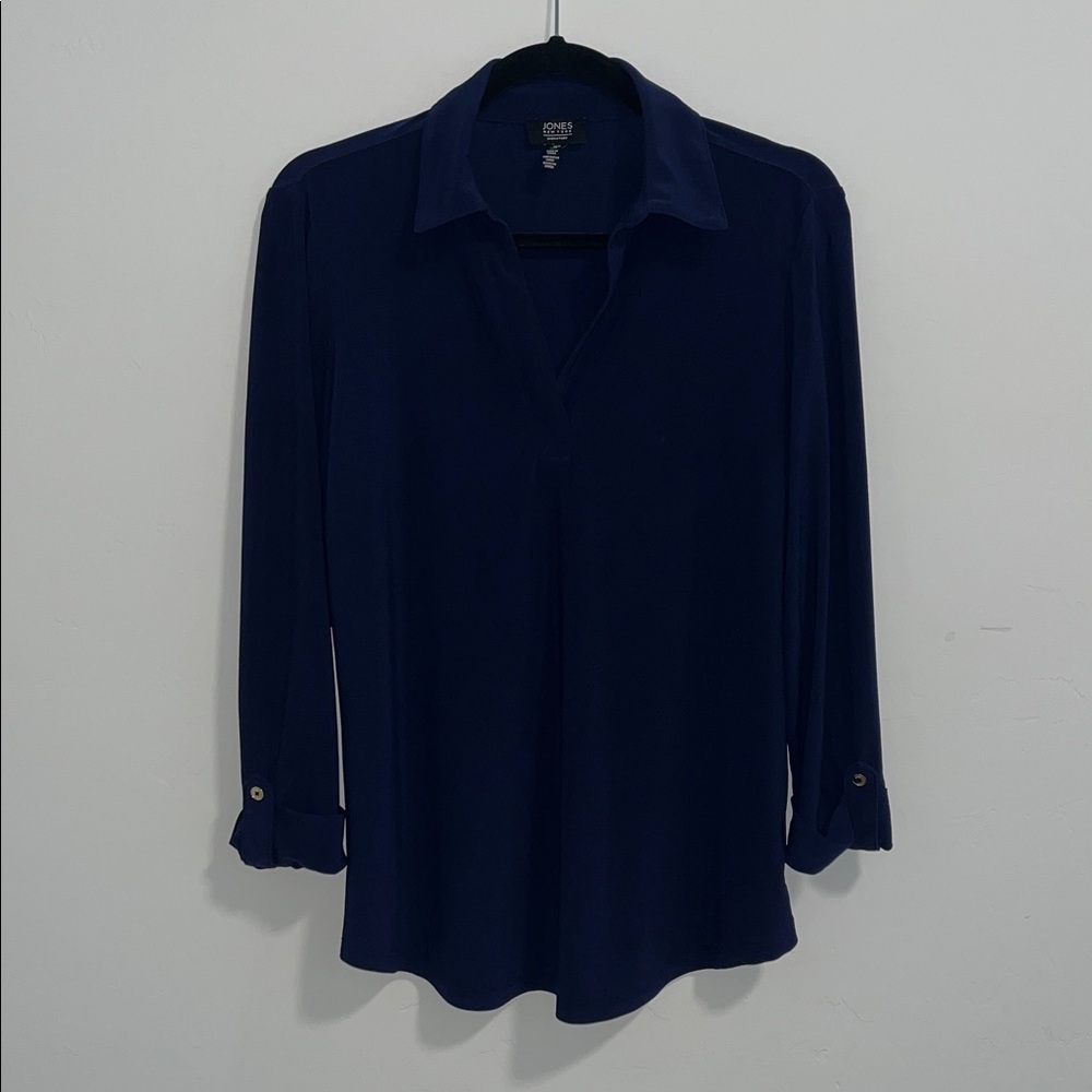 Jones New York Navy Collared Top V Neck blouse size Medium 3/4 sleeve button